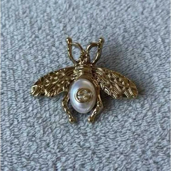 Gucci Gold Moth Brooch - Picture 2 of 4